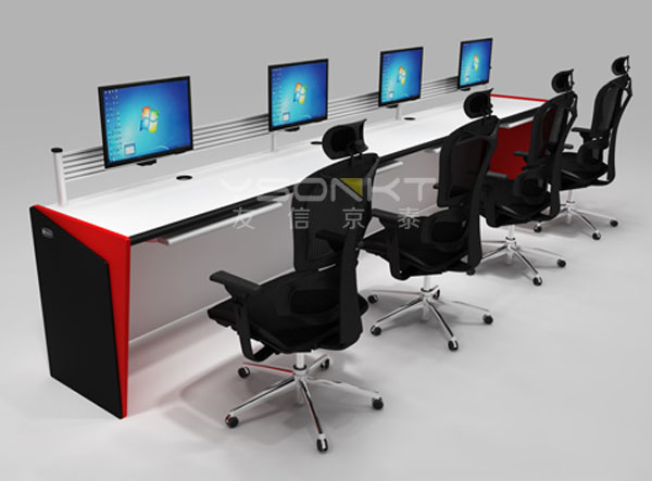 定制的控制臺讓指揮中心科技感十足